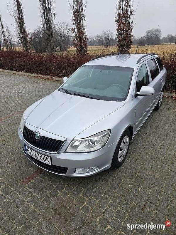 Używany Skoda Octavia 2011 Srebrny Kombi