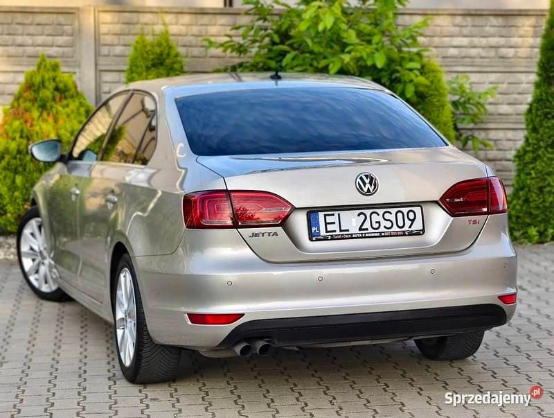 Złoty Używany 2014 VW Jetta Sedan/Limuzyna | 38 800 zł (Drogi) - Obraz 1/4