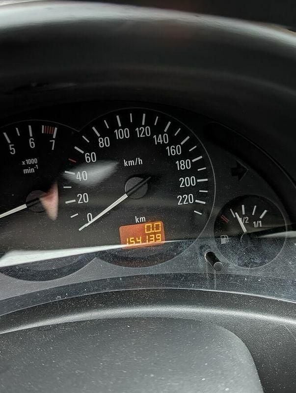 Używany Opel Corsa 2001 Żółtozłoty Hatchback