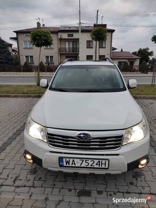 Biały Używany 2009 Subaru Forester SUV | 22 000 zł - Obraz 1/4