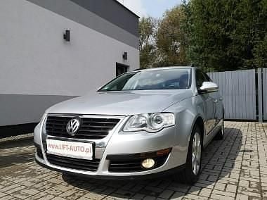 Srebrny Używany 2007 VW Passat Kombi | 14 900 zł (Uczciwa cena) - Obraz 1/4