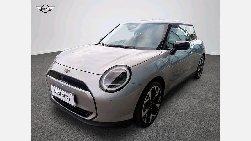 Melting silver iii metalizowany Używany 2024 Mini Cooper Hatchback | 131 900 zł (Dość drogi) - Obraz 1/4