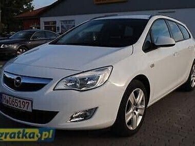 Biały Używany 2011 Opel Astra Sedan/Limuzyna | 23 900 zł (Dość drogi) - Obraz 1/4