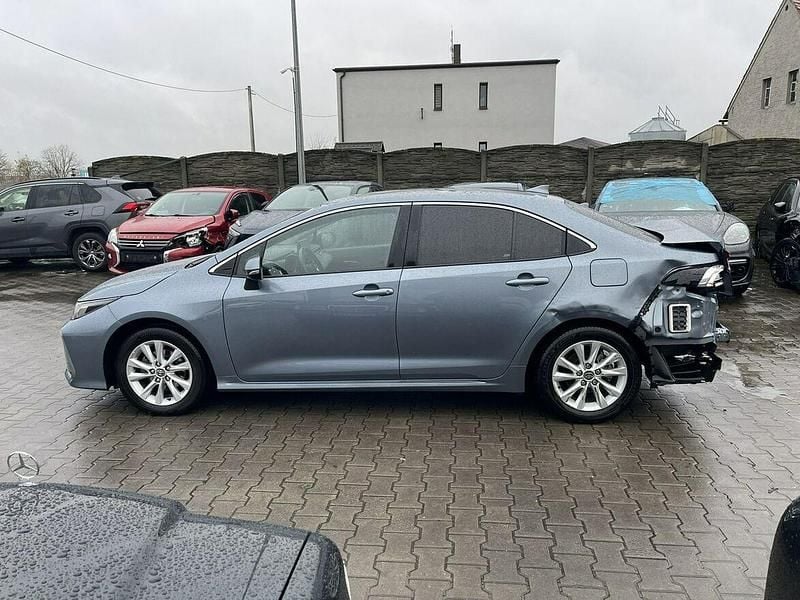 Używany Toyota Corolla 140 KM (102 kW) 2024 Niebieski jasny (metalik) Sedan/Limuzyna