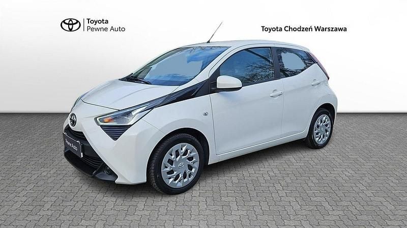 Biały Używany 2021 Toyota Aygo X-play Hatchback | 47 900 zł (Uczciwa cena) - Obraz 1/4