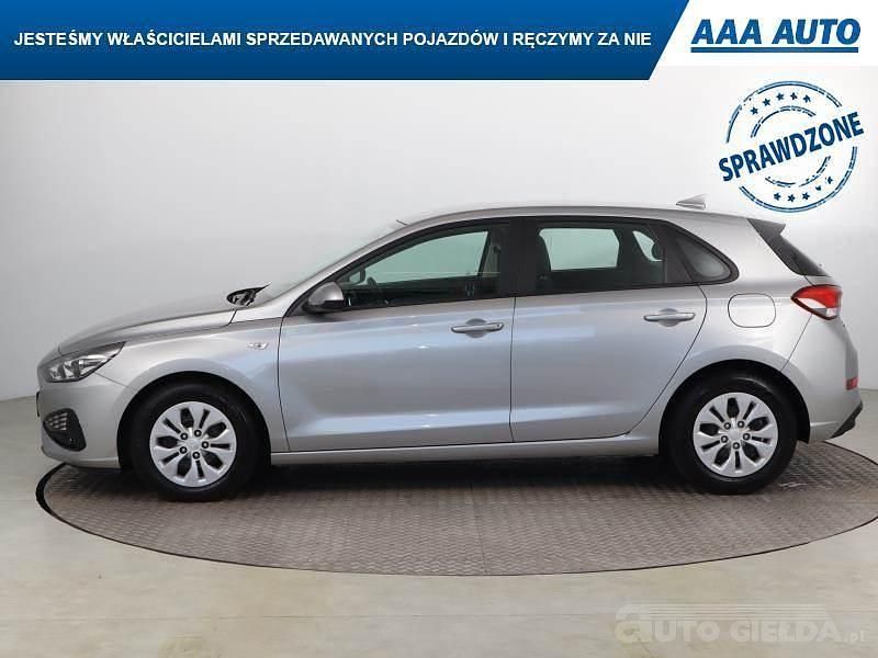 Używany Hyundai i30 120 KM (88 kW) 2022 Srebrny