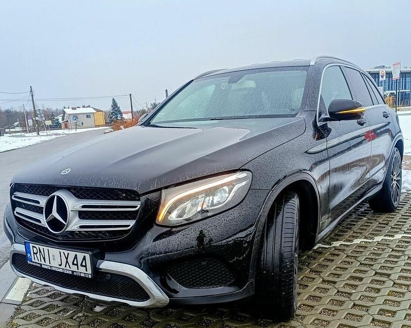 Czarny Używany 2017 Mercedes GLC220 SUV | 99 000 zł - Obraz 1/4