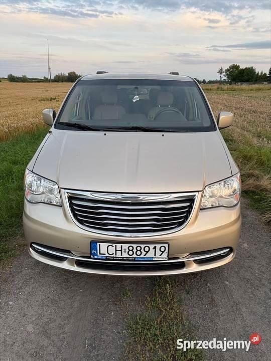 Złoty Używany 2015 Chrysler Town & Country Minivan | 49 999 zł - Obraz 1/4