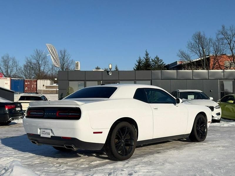 Używany Dodge Challenger 306 KM (225 kW) 2021 Biały Coupe