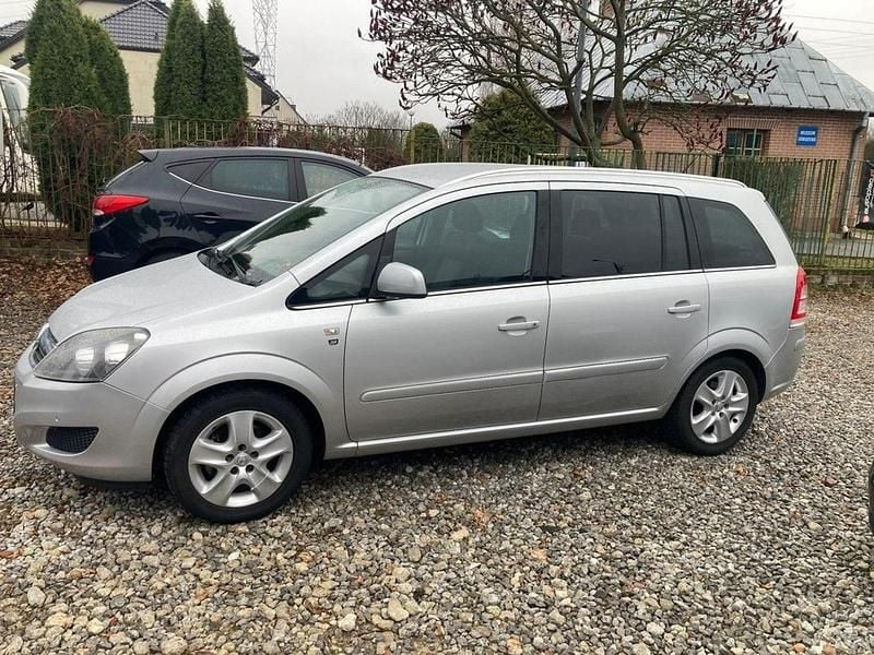 Używany Opel Zafira 140 KM (102 kW) 2010 Srebrny (metalik) Minivan