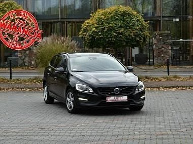 Używany Volvo V60 120 KM (88 kW) 2015 Czarny Kombi