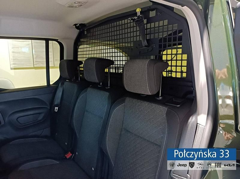 Nowe Opel Combo 131 KM (96 kW) 2025 Szary (metalik) Minivan