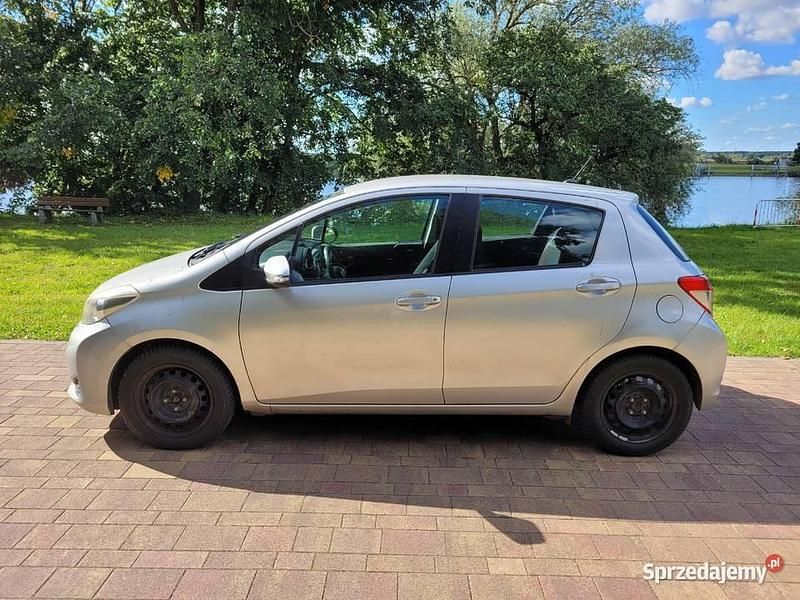 Srebrny Używany 2012 Toyota Yaris Hatchback | 18 000 zł (Uczciwa cena) - Obraz 1/4