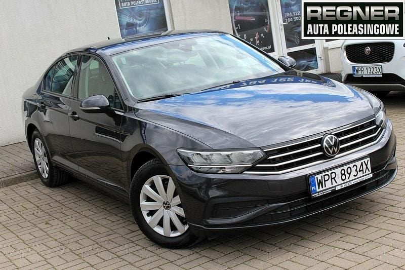 Szary Używany 2021 VW Passat Sedan/Limuzyna | 59 900 zł (Super Cena) - Obraz 1/4