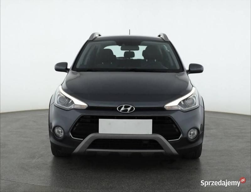 Używany Hyundai i20 101 KM (74 kW) 2018 Szary Hatchback