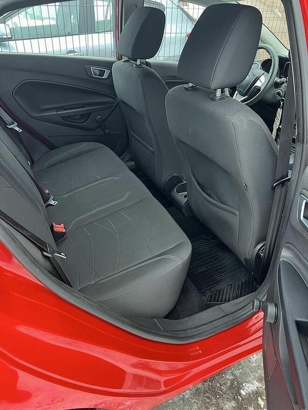 Używany Ford Fiesta 2014 Czerwony Hatchback