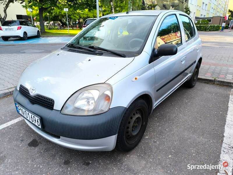 Srebrny Używany 2002 Toyota Yaris Hatchback | 3900 zł (Uczciwa cena) - Obraz 1/4