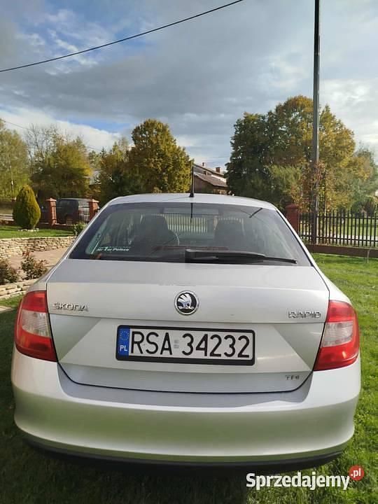 Używany Skoda Rapid 2013 Srebrny Sedan/Limuzyna
