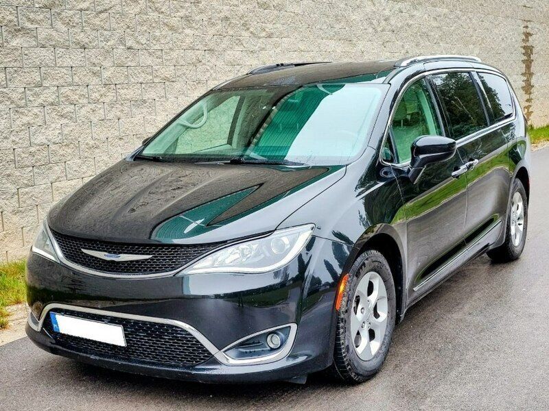 Używany Chrysler Pacifica Touring 297 KM (218 kW) 2017 Czarny SUV