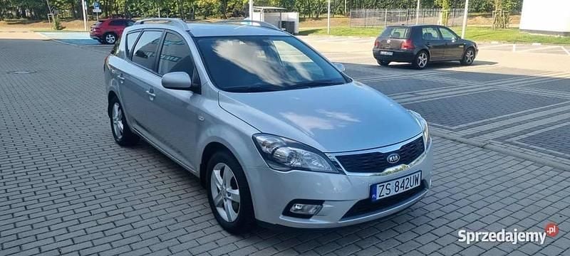 Srebrny Używany 2010 Kia Ceed 4 Kombi | 16 900 zł (Super Cena) - Obraz 1/4