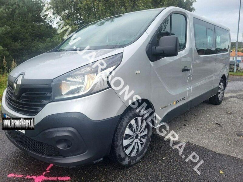 Srebrny Używany 2015 Renault Trafic Van | 50 922 zł - Obraz 1/4