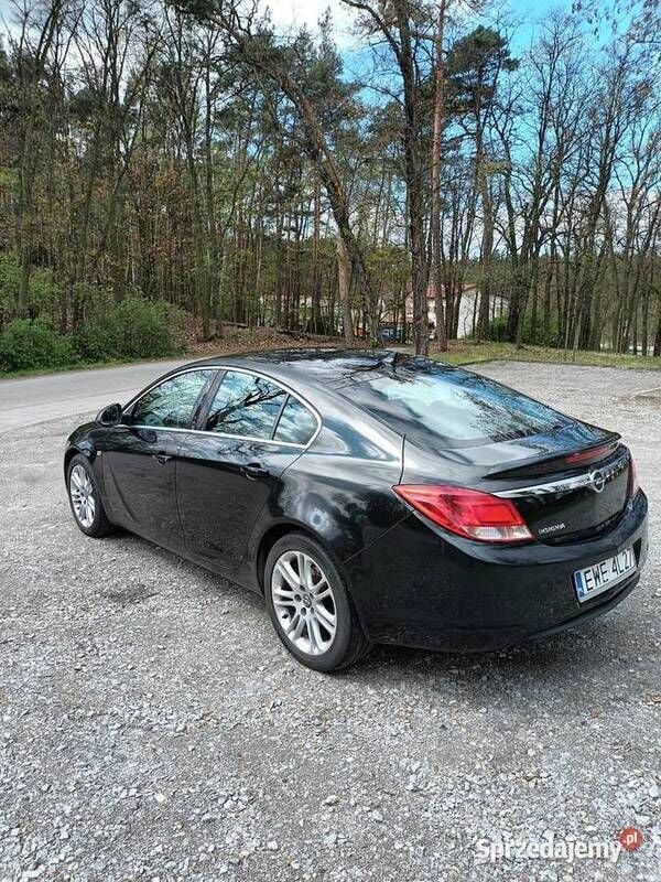 Używany Opel Insignia 140 KM (102 kW) 2010 Czarny Hatchback