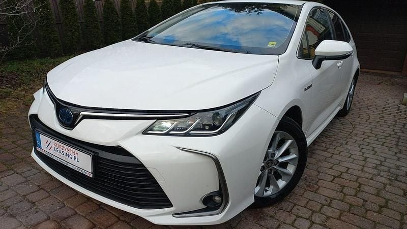 Używany Toyota Corolla 122 KM (89 kW) 2021 Biały Sedan/Limuzyna