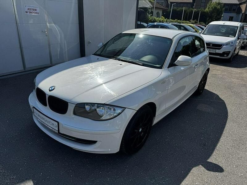 Biały Używany 2010 BMW 116 Hatchback | 17 500 zł (Dość drogi) - Obraz 1/4