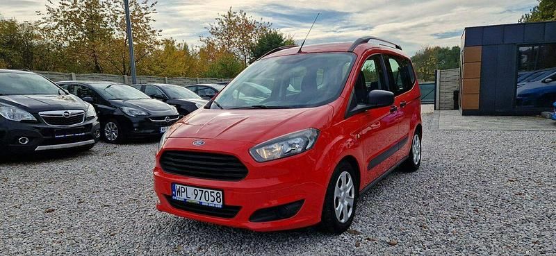 Używany Ford Tourneo Courier Trend 75 KM (55 kW) 2016 Czerwony Minivan