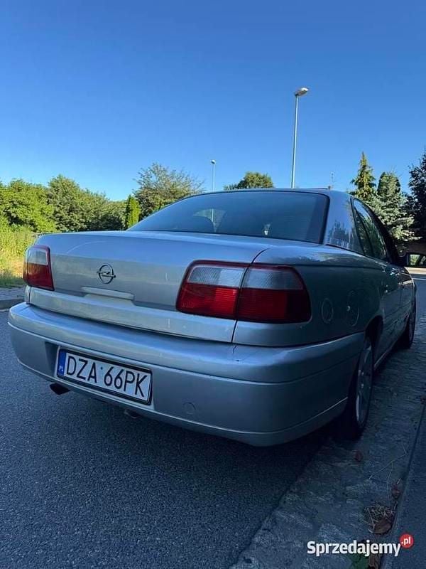 Srebrny Używany 2000 Opel Omega | 4100 zł (Uczciwa cena) - Obraz 1/4