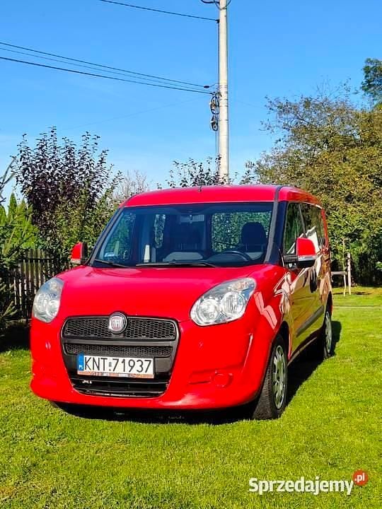 Czerwony Używany 2011 Fiat Doblò Minivan | 23 000 zł (Uczciwa cena) - Obraz 1/4
