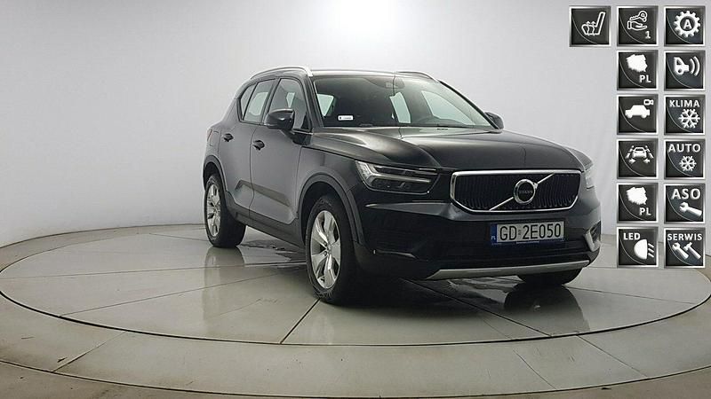 Czarny Używany 2022 Volvo XC40 Momentum SUV | 114 850 zł (Dobra cena) - Obraz 1/4