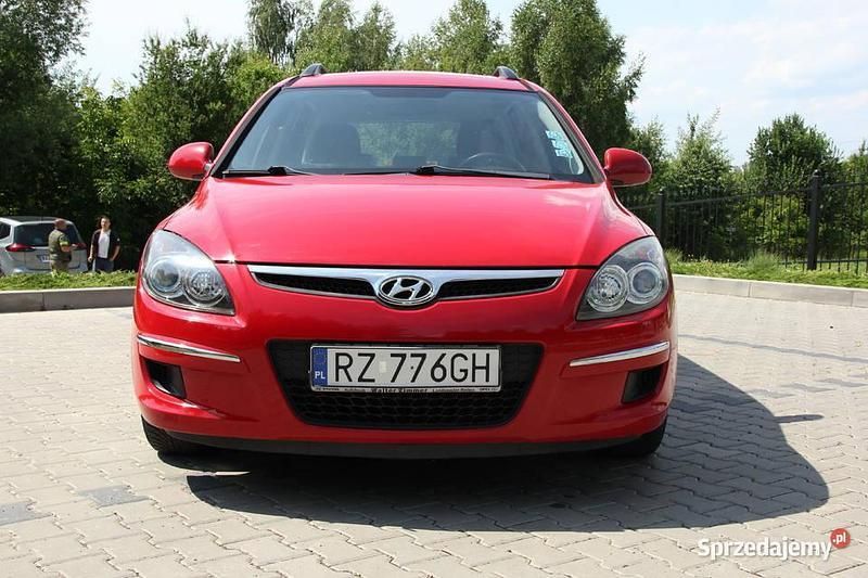 Czerwony Używany 2010 Hyundai i30 Kombi | 13 900 zł (Uczciwa cena) - Obraz 1/4