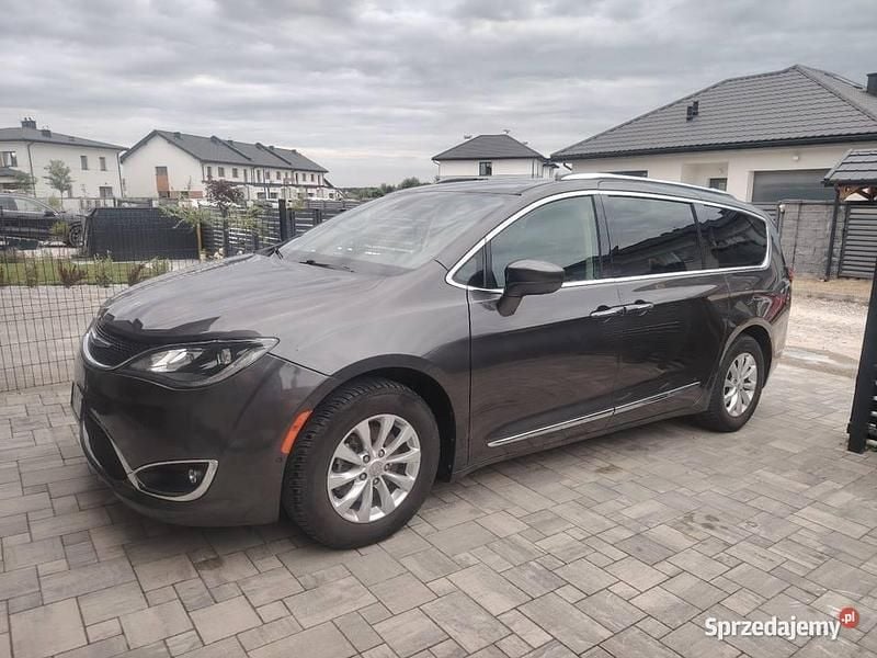 Srebrny Używany 2019 Chrysler Pacifica SUV | 99 900 zł (Dobra cena) - Obraz 1/4