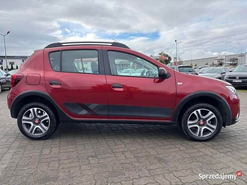 Używany Dacia Sandero Stepway 90 KM (66 kW) 2019 Bordowy SUV