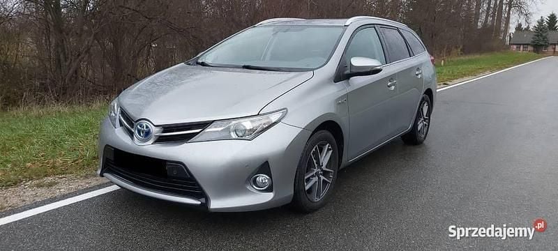 Srebrny Używany 2014 Toyota Auris Hybrid Kombi | 39 900 zł (Dobra cena) - Obraz 1/4