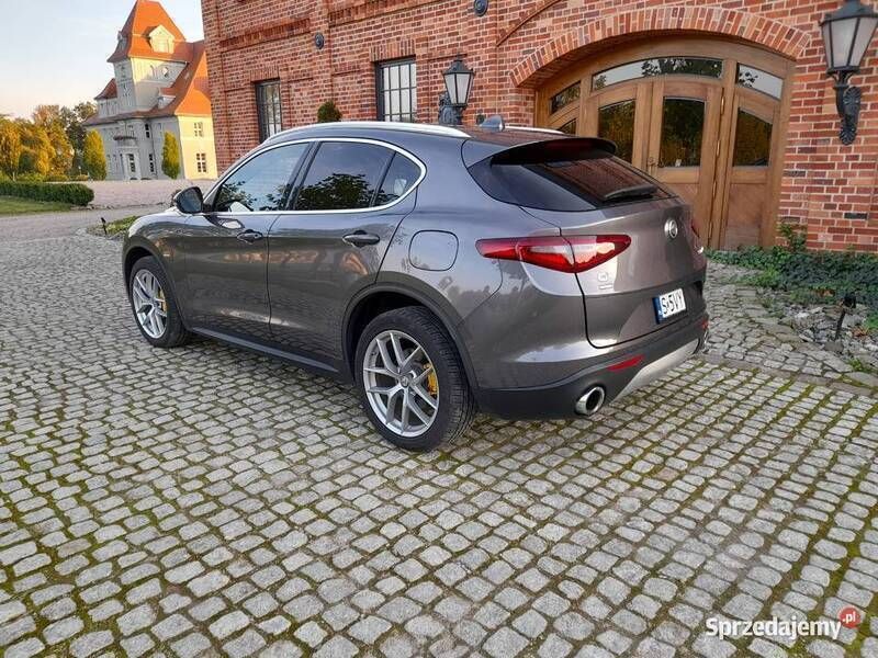 Szary Używany 2018 Alfa Romeo Stelvio Super SUV | 89 900 zł (Uczciwa cena) - Obraz 1/4