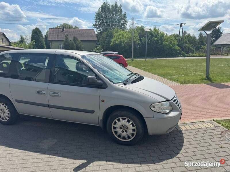Szary Używany 2005 Chrysler Voyager Minivan | 6500 zł - Obraz 1/4