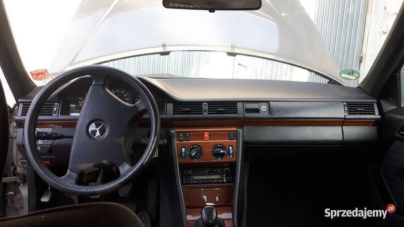 Używany 1992 Mercedes 230 | 24 000 zł - Obraz 1/4