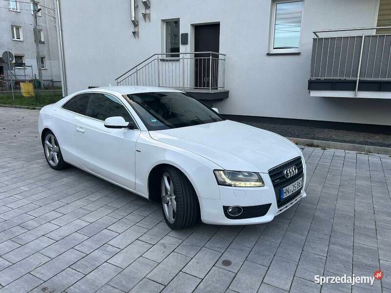 Biały Używany 2010 Audi A5 S-Line Coupe | 36 900 zł - Obraz 1/4