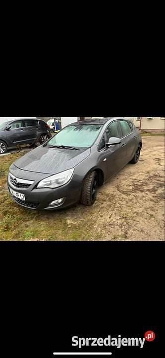 Szary Używany 2011 Opel Astra Hatchback | 14 700 zł (Dobra cena) - Obraz 1/4