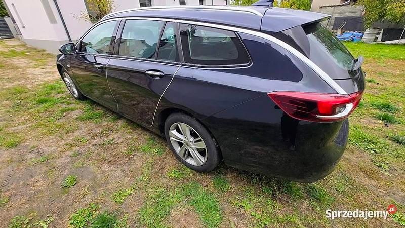 Używany Opel Insignia 2017 Granatowy Kombi