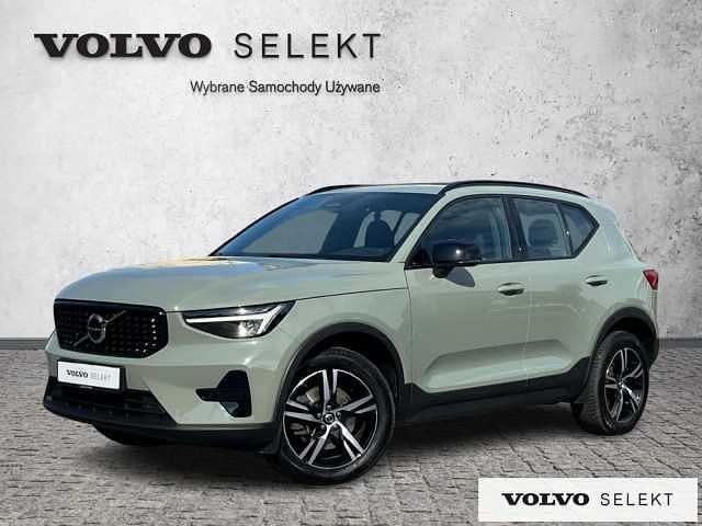 Zielony Używany 2025 Volvo XC40 SUV | 154 900 zł (Uczciwa cena) - Obraz 1/3