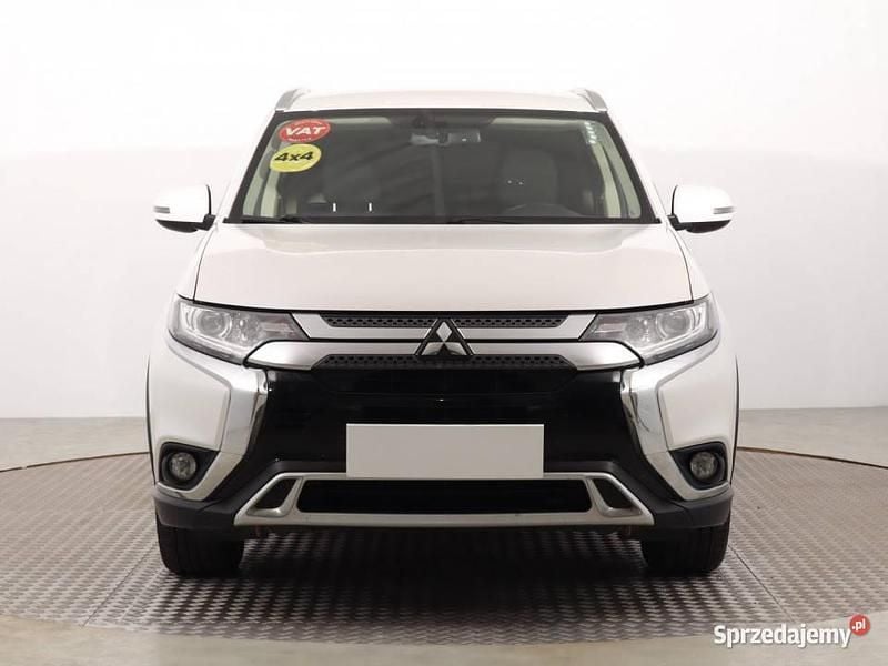 Używany Mitsubishi Outlander 150 KM (110 kW) 2018 Biały SUV