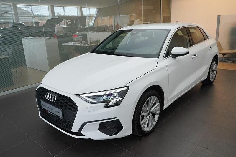 Używany Audi A3 Sportback 150 KM (110 kW) 2023 Biały Hatchback