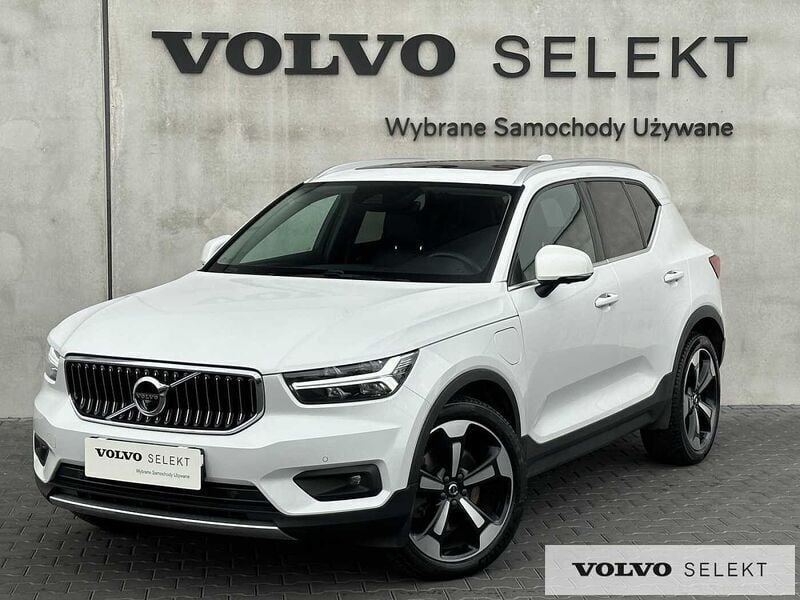 Biały Używany 2021 Volvo XC40 SUV | 139 900 zł (Uczciwa cena) - Obraz 1/3