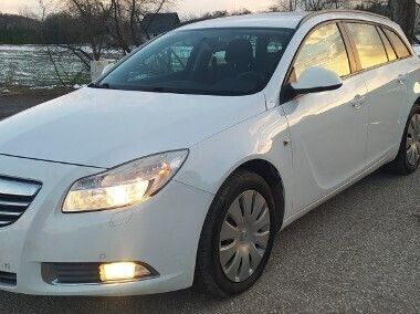 Biały Używany 2009 Opel Insignia Kombi | 18 400 zł (Dość drogi) - Obraz 1/4