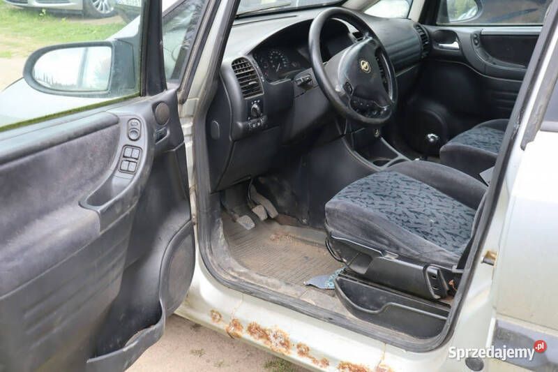 Szary Używany 2000 Opel Zafira Minivan | 3000 zł - Obraz 1/4