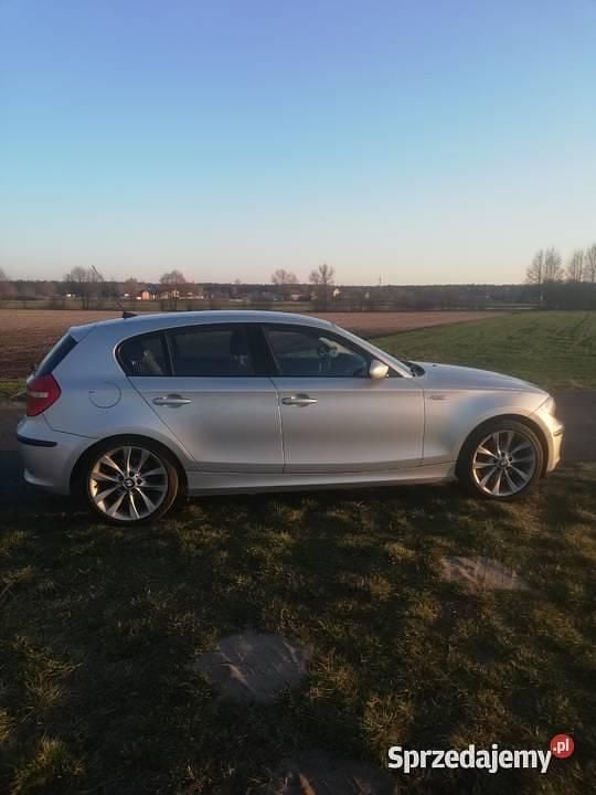 Srebrny Używany 2008 BMW 118 Hatchback | 16 000 zł (Uczciwa cena) - Obraz 1/4