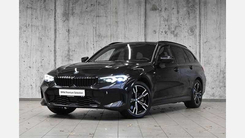 Czarny szafir metalizowany Używany 2024 BMW 330e Shadowline Kombi | 219 700 zł - Obraz 1/3